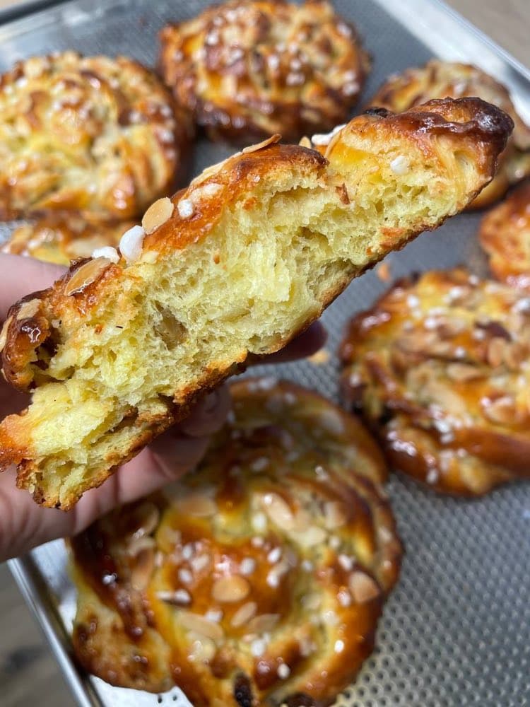 Шведские булочки с шафраном